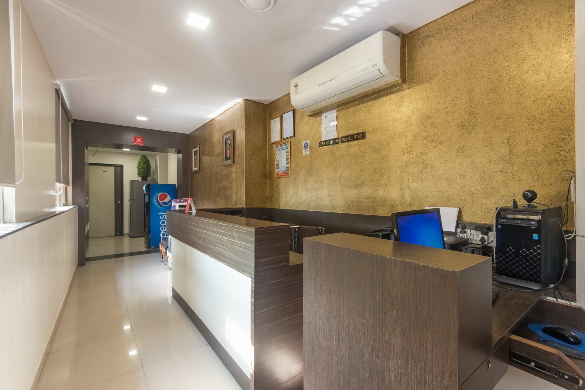 Hotel Minerva Residency Βομβάη Εξωτερικό φωτογραφία