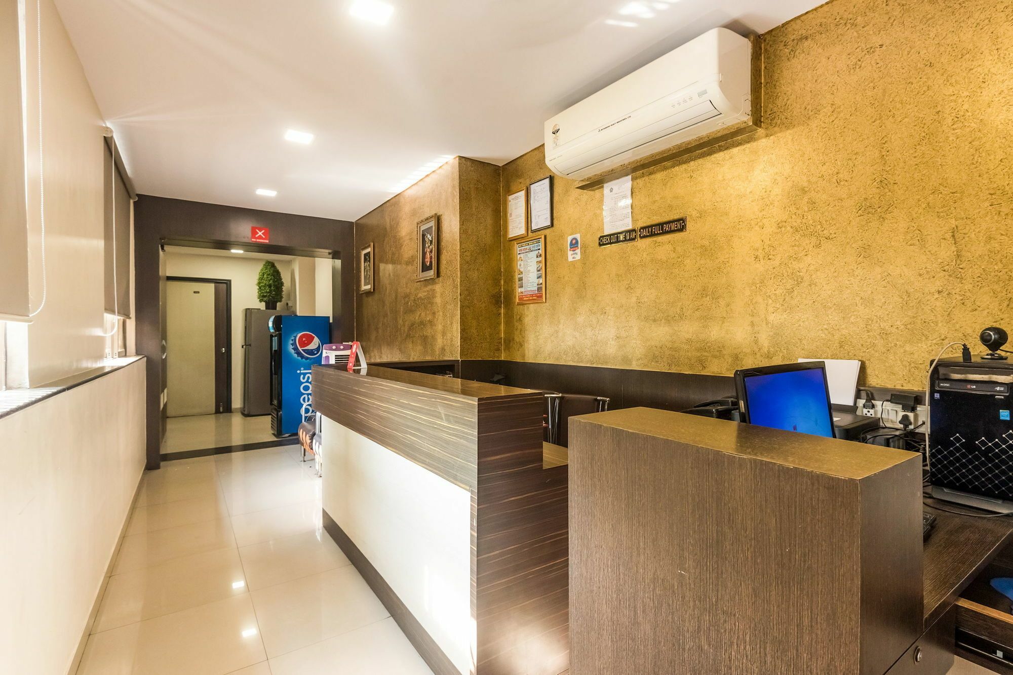 Hotel Minerva Residency Βομβάη Εξωτερικό φωτογραφία